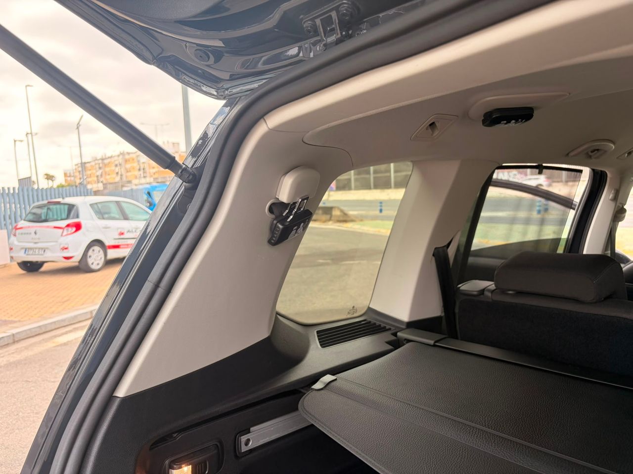 Volkswagen Touran Sport 2.0 TDI 110 kW - Foto 35