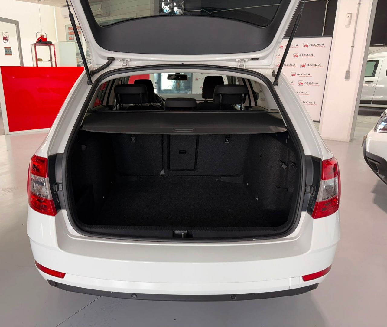 Skoda Octavia Combi 1.0 TSI 85 kW - Foto 7