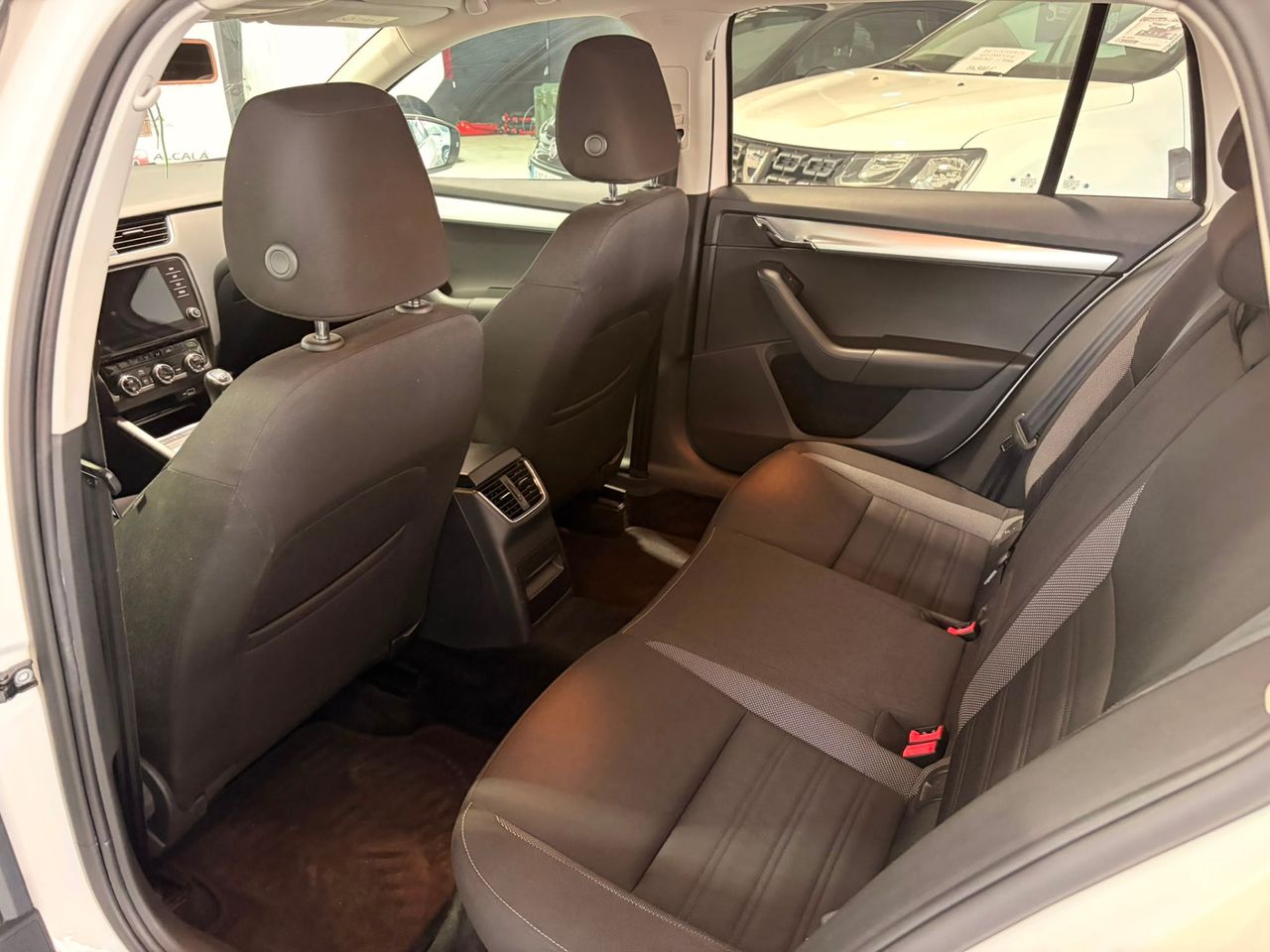 Skoda Octavia Combi 1.0 TSI 85 kW - Foto 14