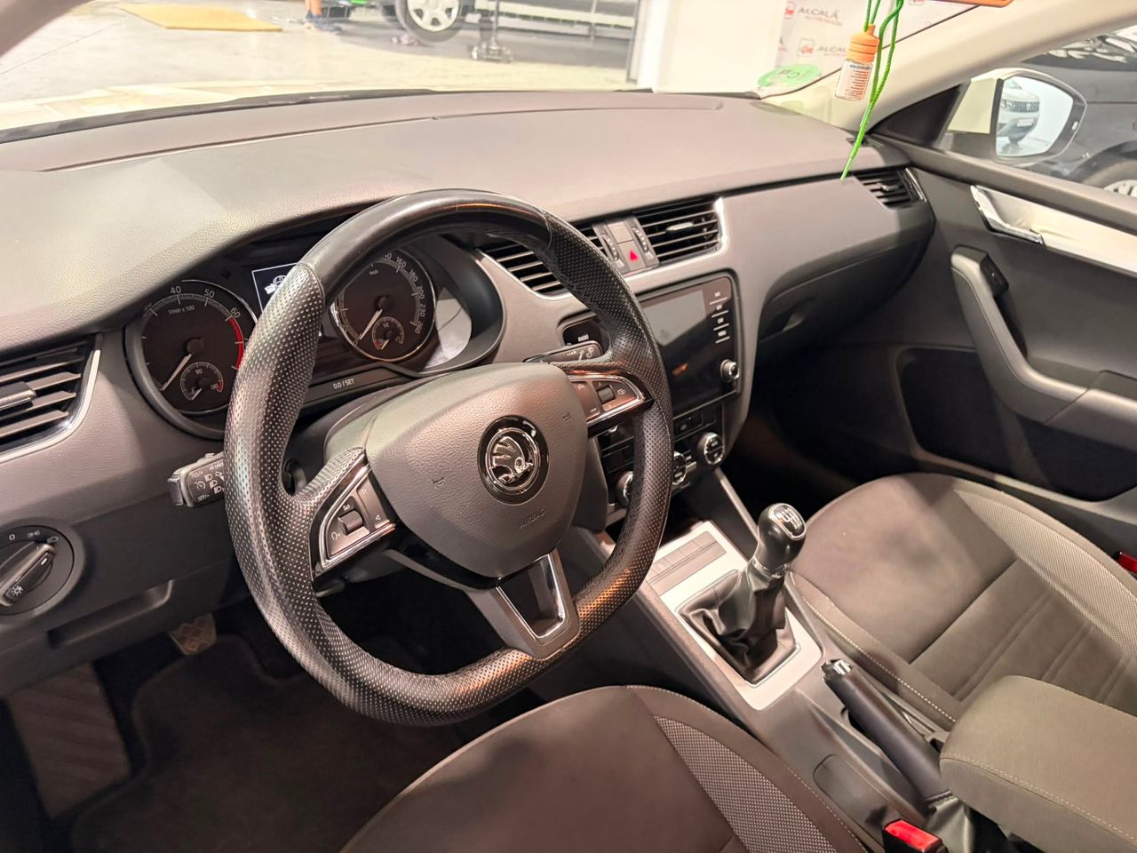 Skoda Octavia Combi 1.0 TSI 85 kW - Foto 6