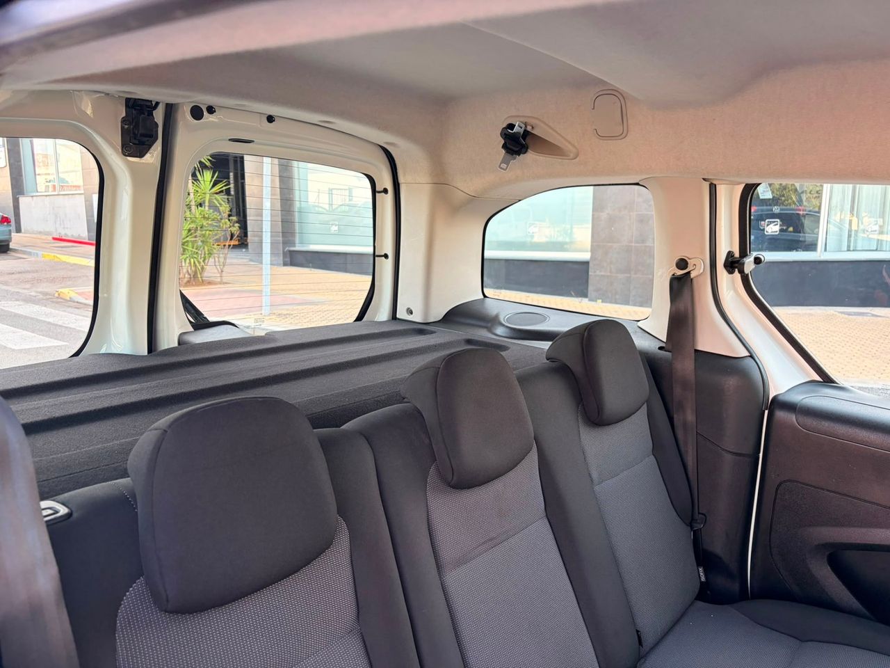 Peugeot Partner TEPEE 1.6 BHDI ACCESS 75CV - Foto 21