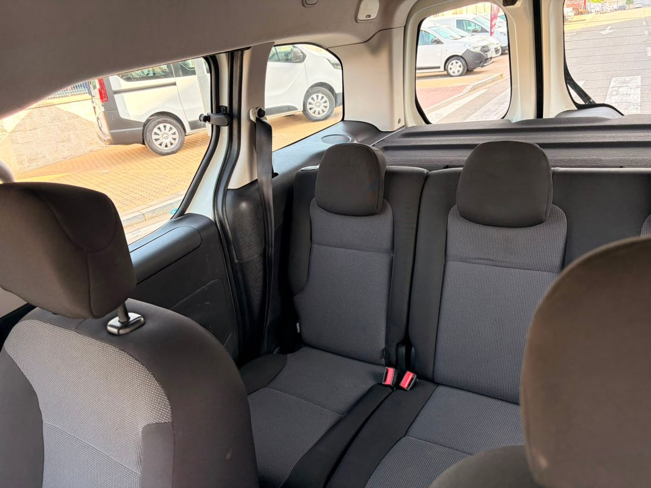 Peugeot Partner TEPEE 1.6 BHDI ACCESS 75CV - Foto 35