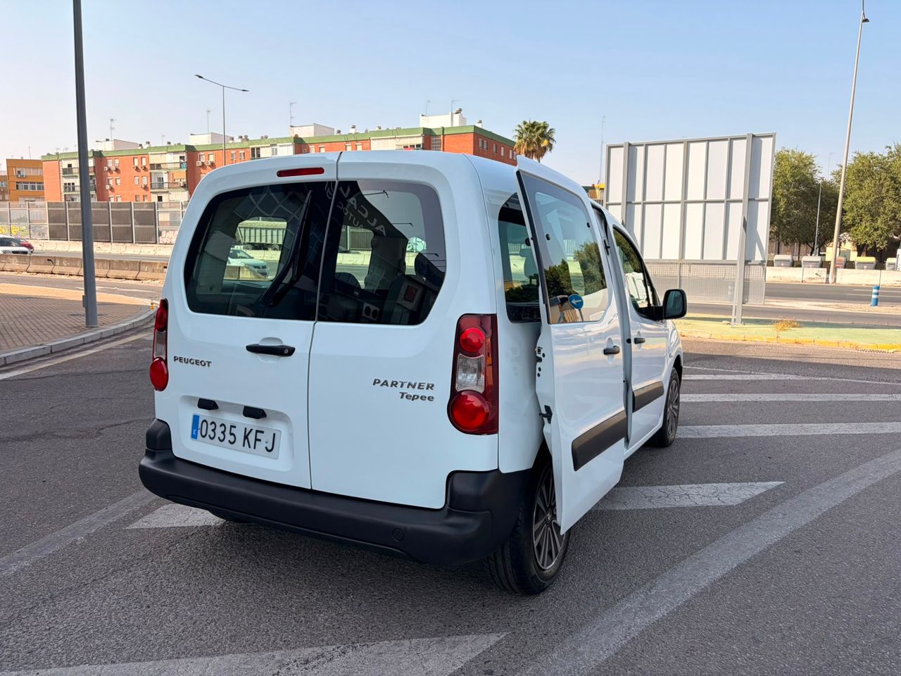 Peugeot Partner TEPEE 1.6 BHDI ACCESS 75CV - Foto 4