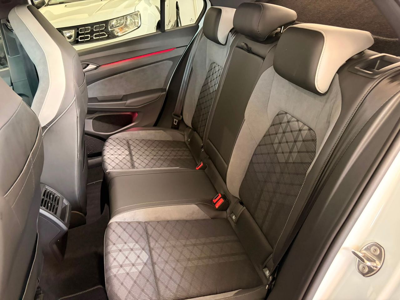 Volkswagen Golf R-Line 2.0 TDI 110 kW - Foto 24