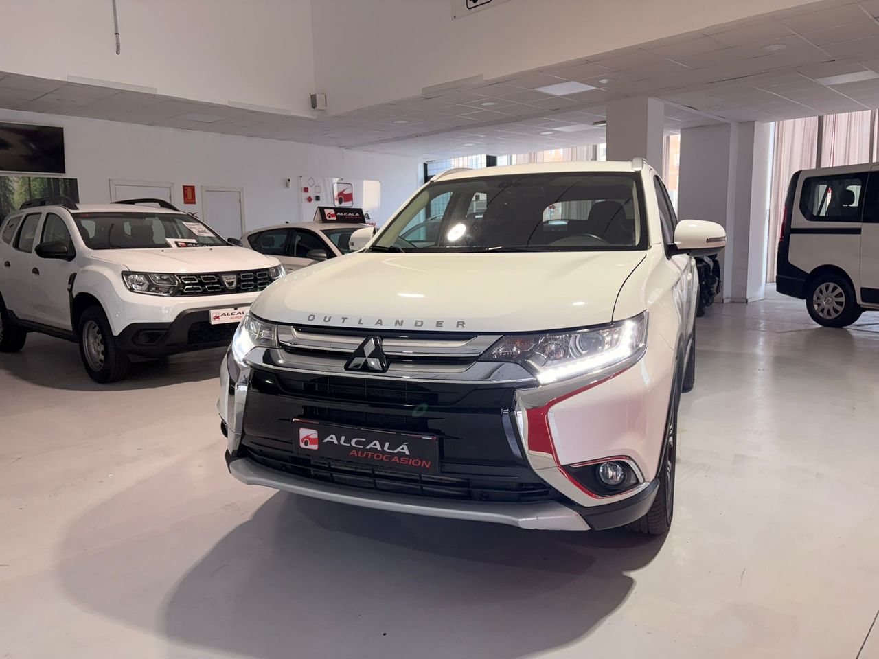 Mitsubishi Outlander Motion 4WD 220 DI-D 7 plazas - Foto 33