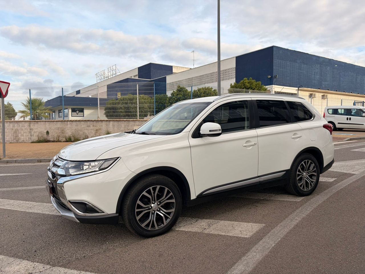 Mitsubishi Outlander Motion 4WD 220 DI-D 7 plazas - Foto 15
