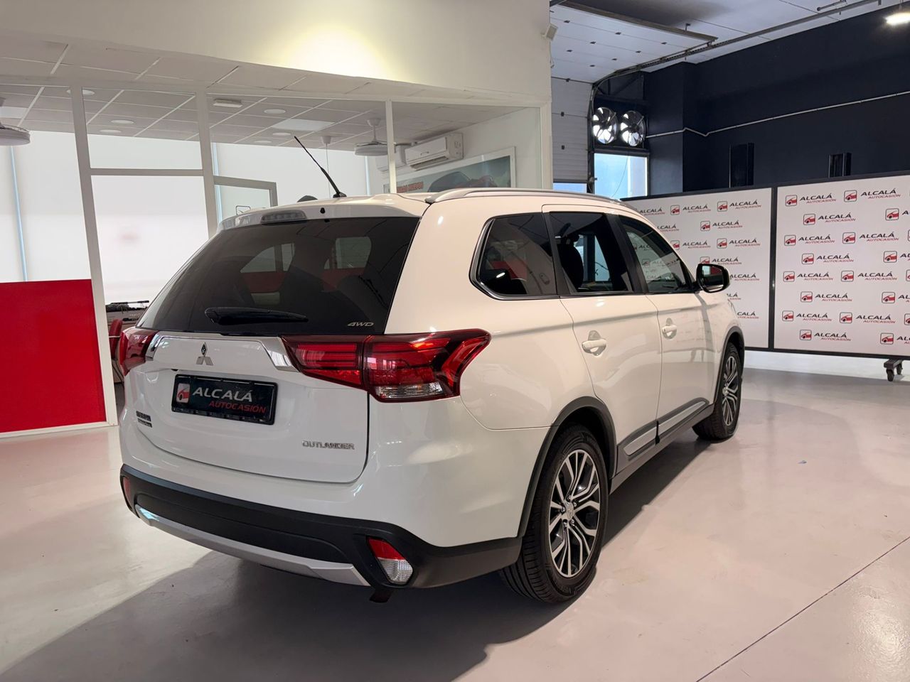 Mitsubishi Outlander Motion 4WD 220 DI-D 7 plazas - Foto 6