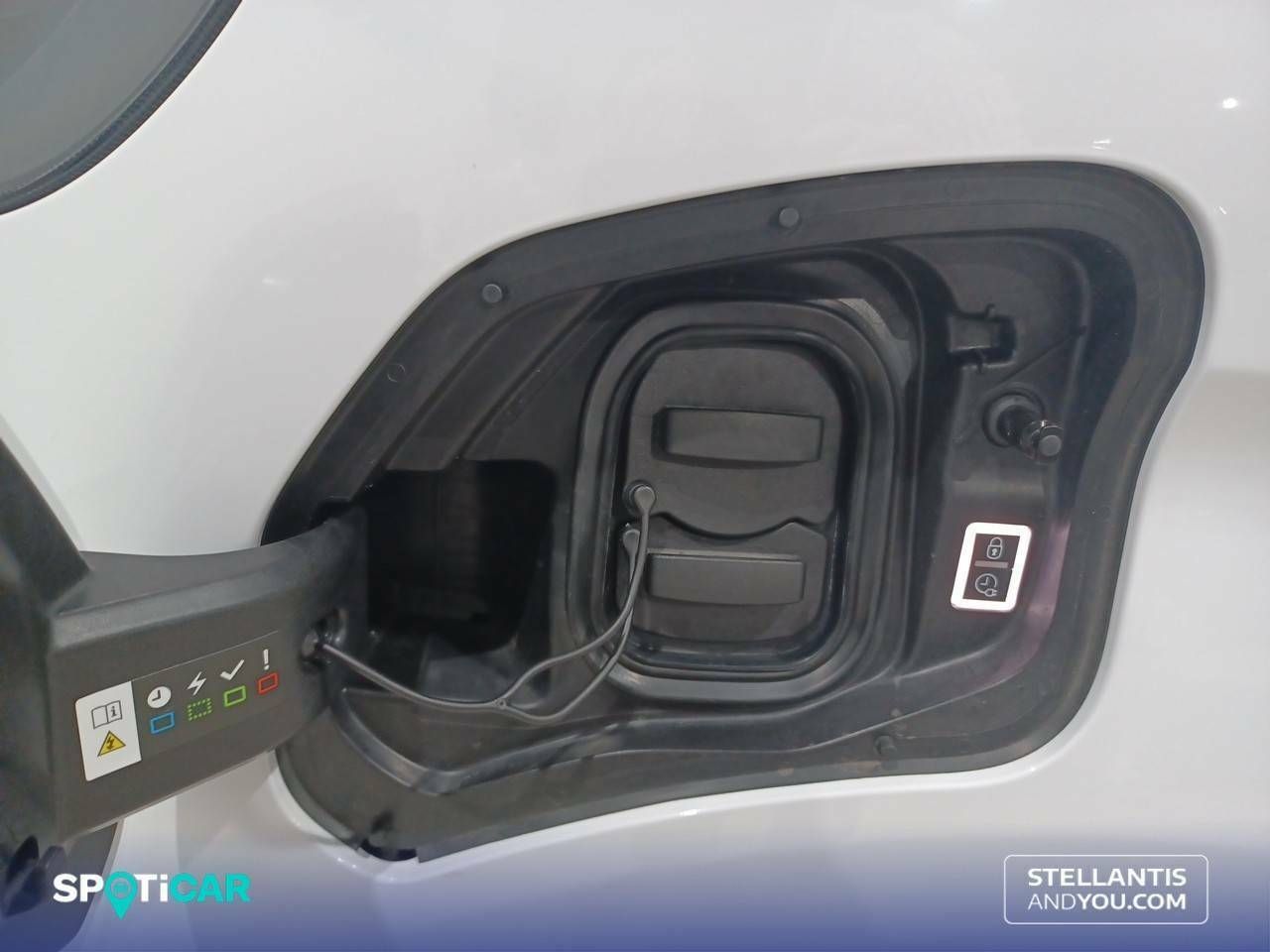 Peugeot Expert eExpert 3 eExpert Furgón 100kW Batería 75kWh Std - - Foto 15