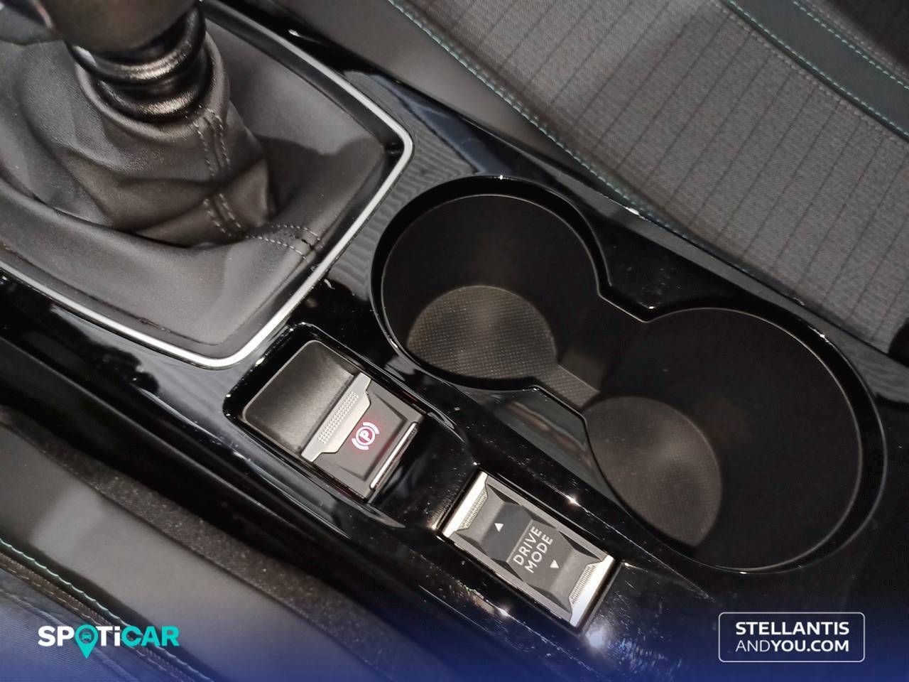 Peugeot 208   Puretech 100 Allure - Foto 18