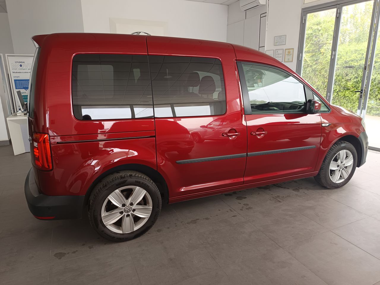 Volkswagen Caddy Bluemotion - Foto 10