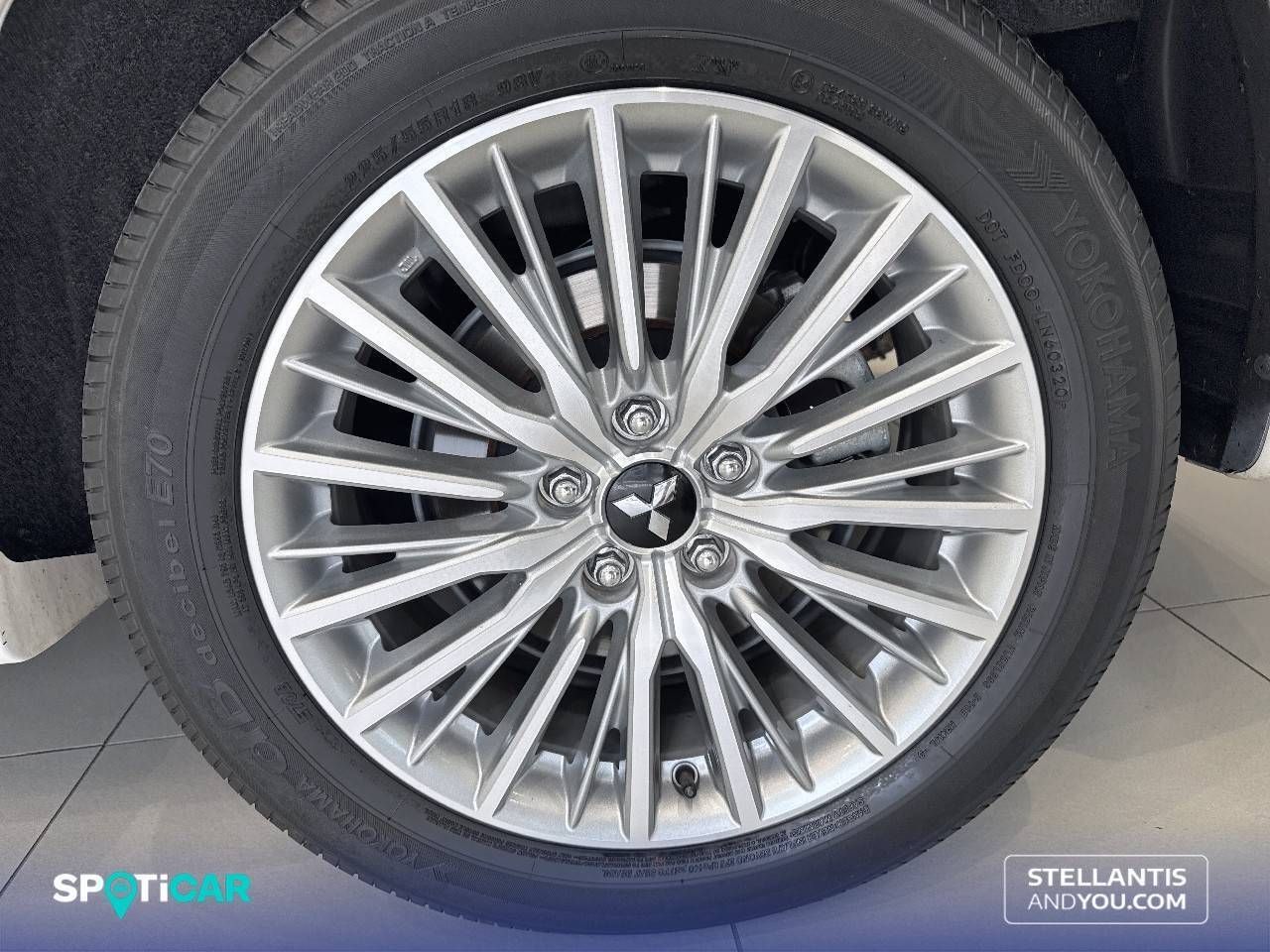 Mitsubishi Outlander  2.4 PHEV  Auto 4WD Kaiteki+ - Foto 12