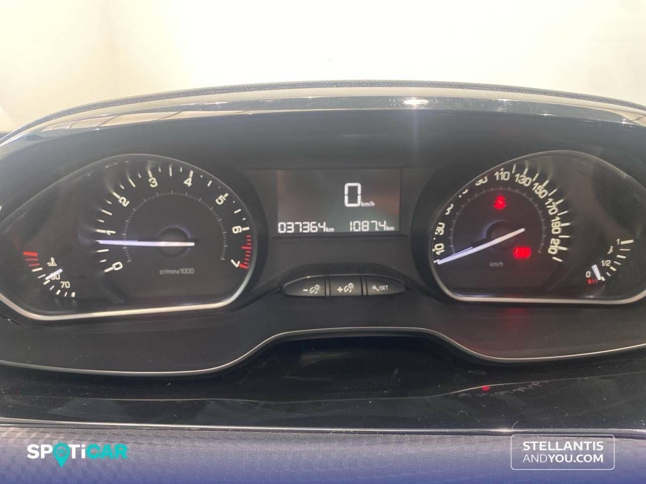 Peugeot 2008   1.2 PureTech 60KW (82CV) Signature - Foto 25