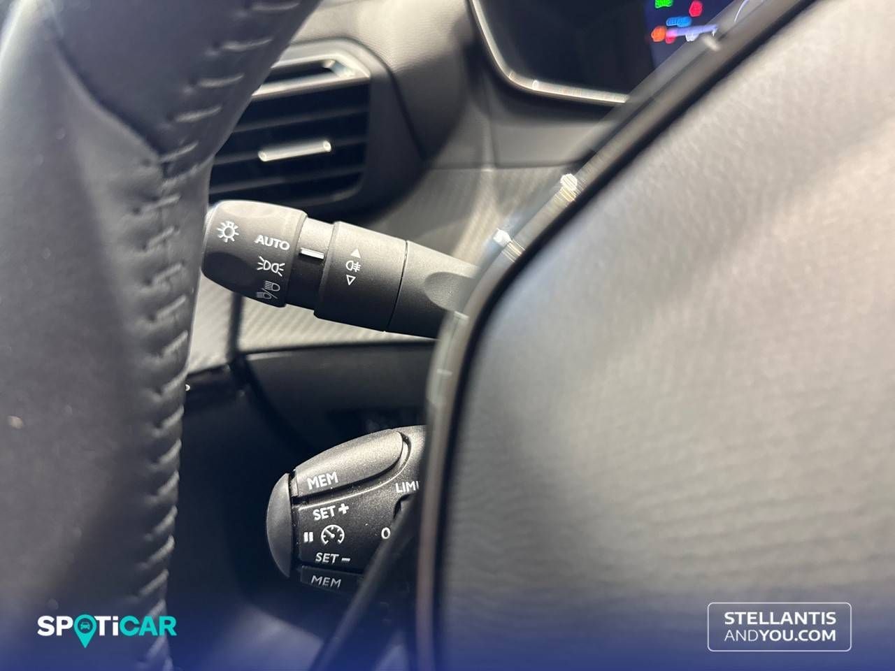 Peugeot 208   Puretech 100 Allure - Foto 17