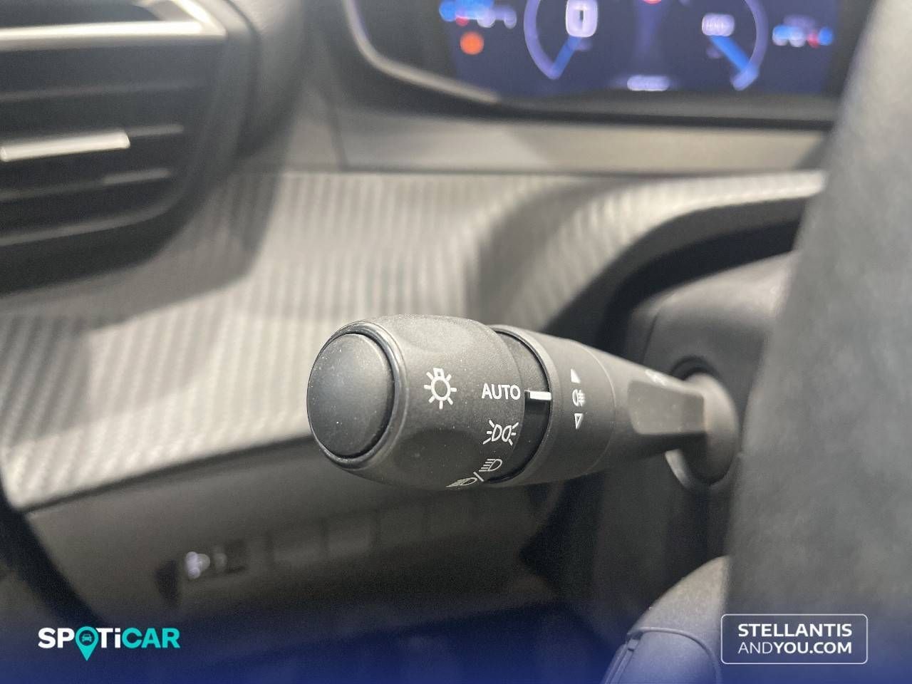 Peugeot 208   Puretech 100 Allure - Foto 14