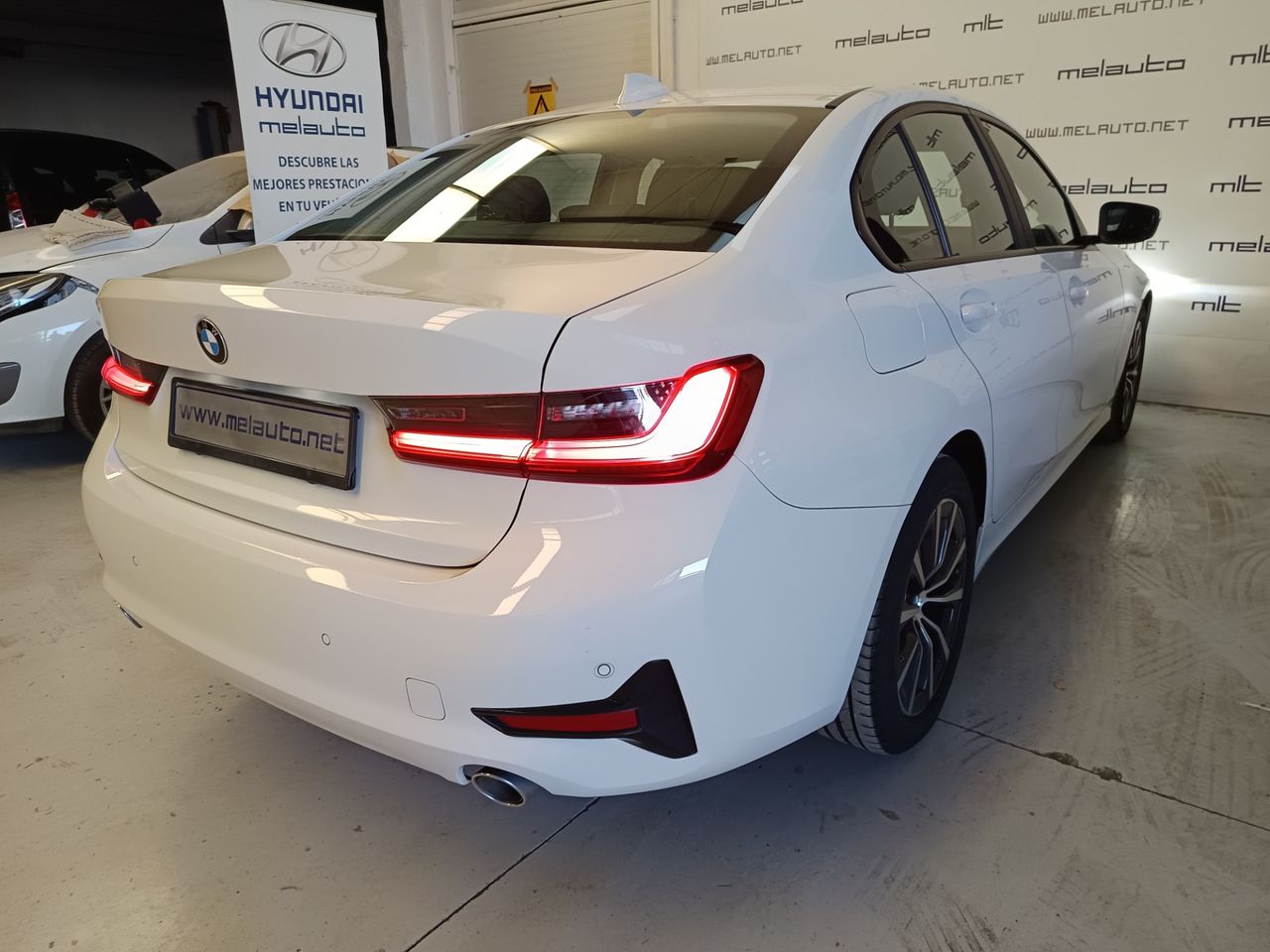 BMW Serie 3 318d Berlina - Foto 9