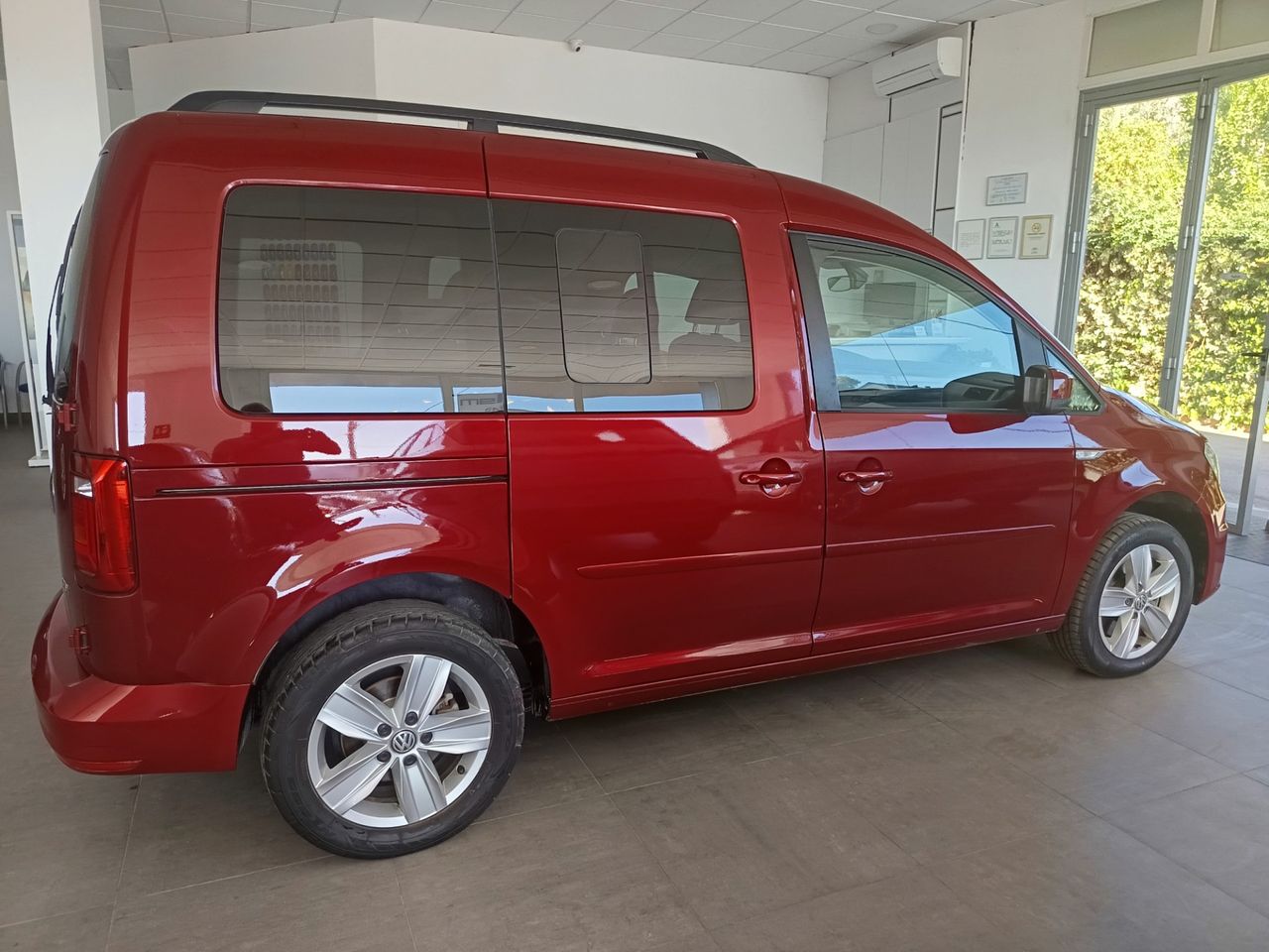 Volkswagen Caddy Comfortline Blue Motion Tech - Foto 8