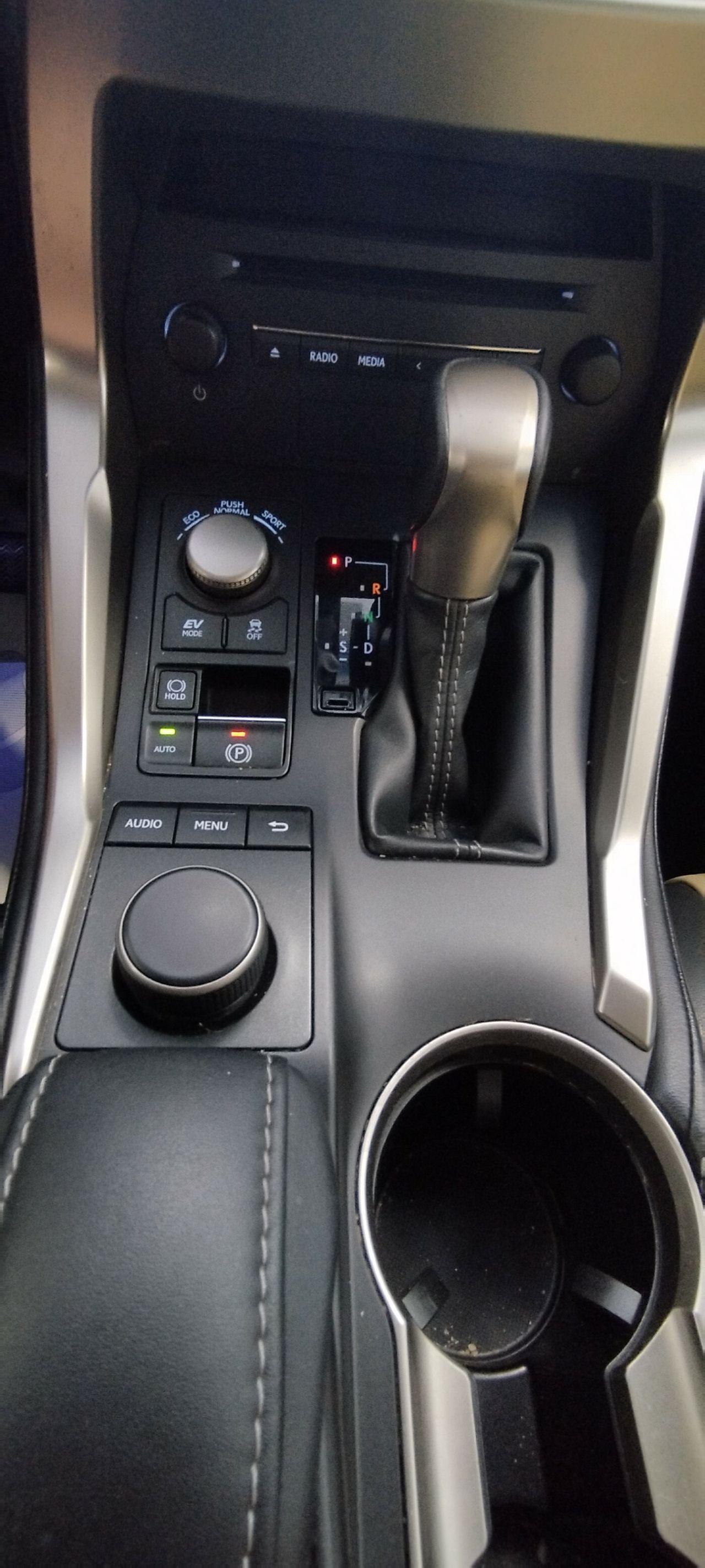 Lexus NX EXECUTIVE  - Foto 24