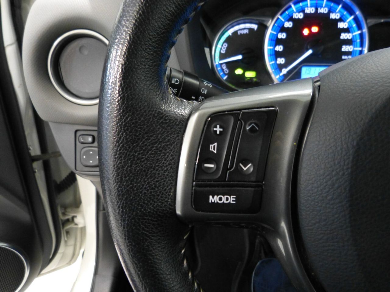 Toyota Yaris 1.5 HYBRID ACTIVE  - Foto 19