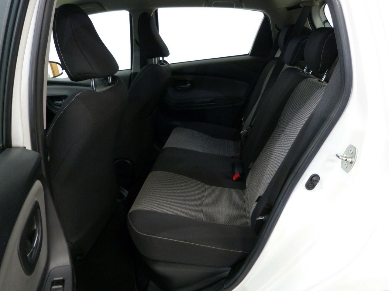 Toyota Yaris 1.5 HYBRID ACTIVE  - Foto 18