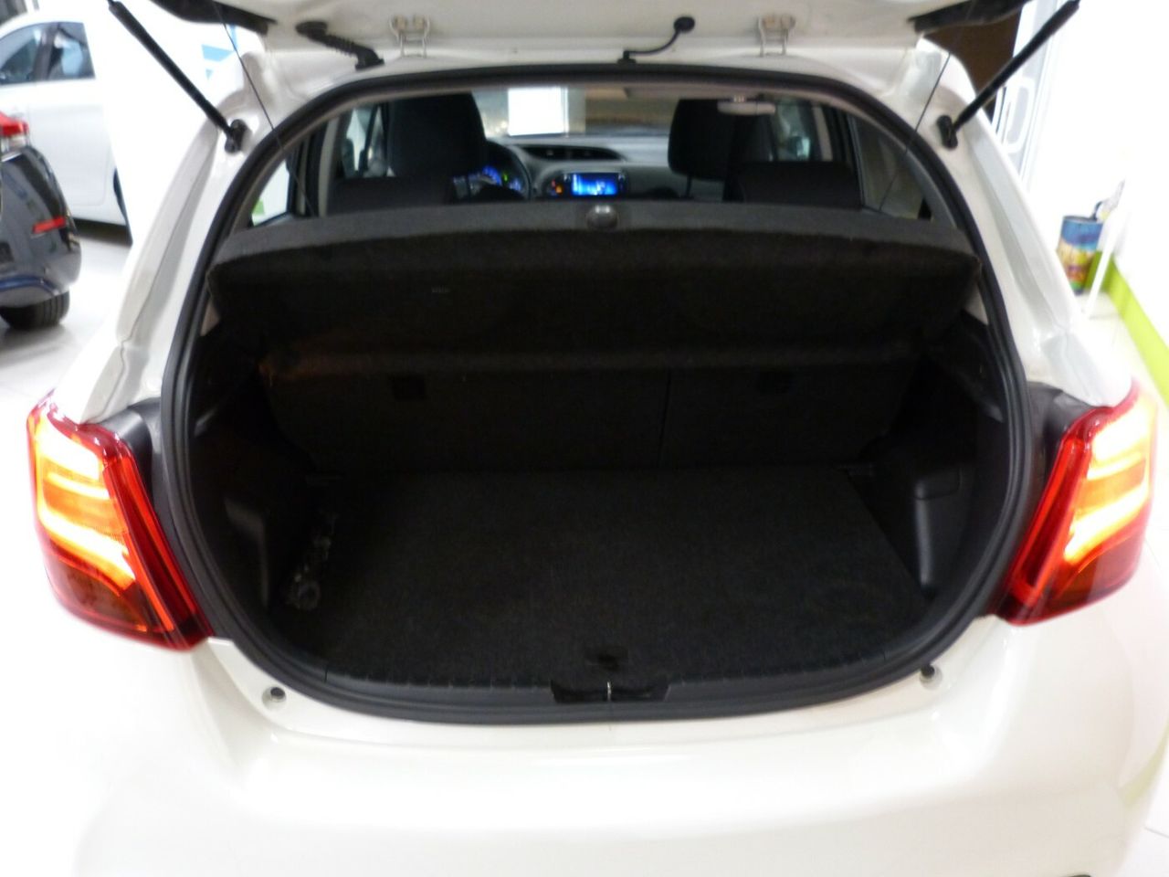Toyota Yaris 1.5 HYBRID ACTIVE  - Foto 8