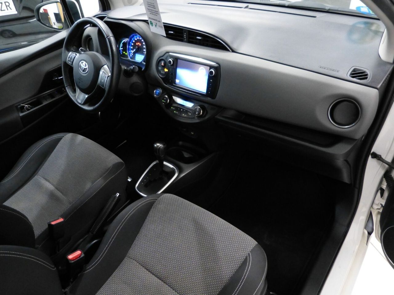 Toyota Yaris 1.5 HYBRID ACTIVE  - Foto 11