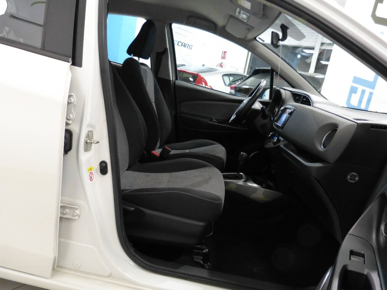 Toyota Yaris 1.5 HYBRID ACTIVE  - Foto 16