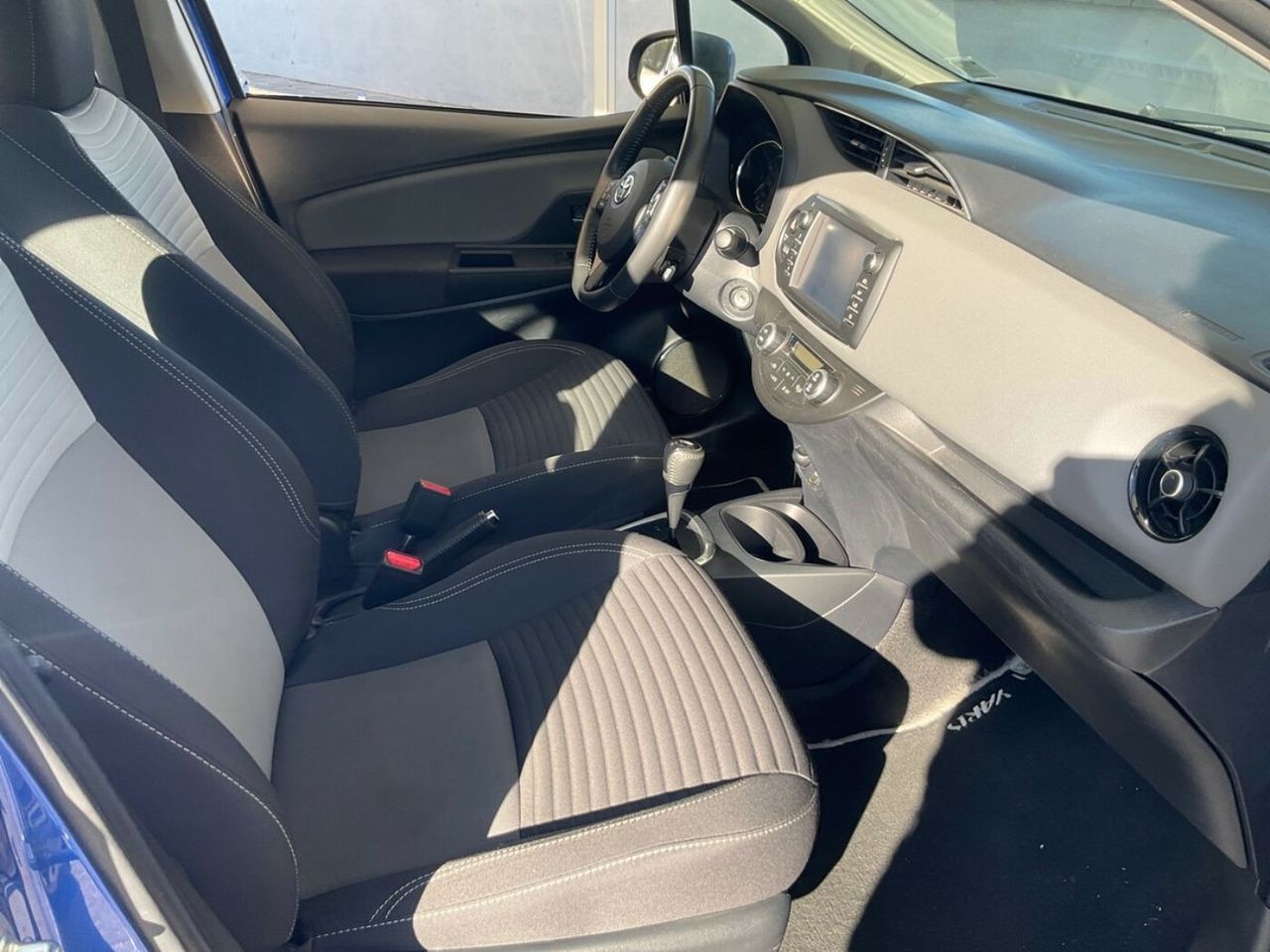 Toyota Yaris Hybrid ACTIVE+  - Foto 6
