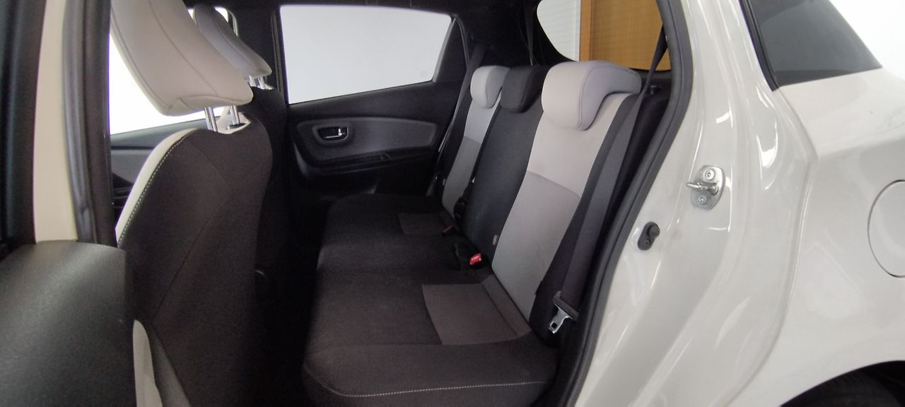 Toyota Yaris ADVANCE - Foto 17