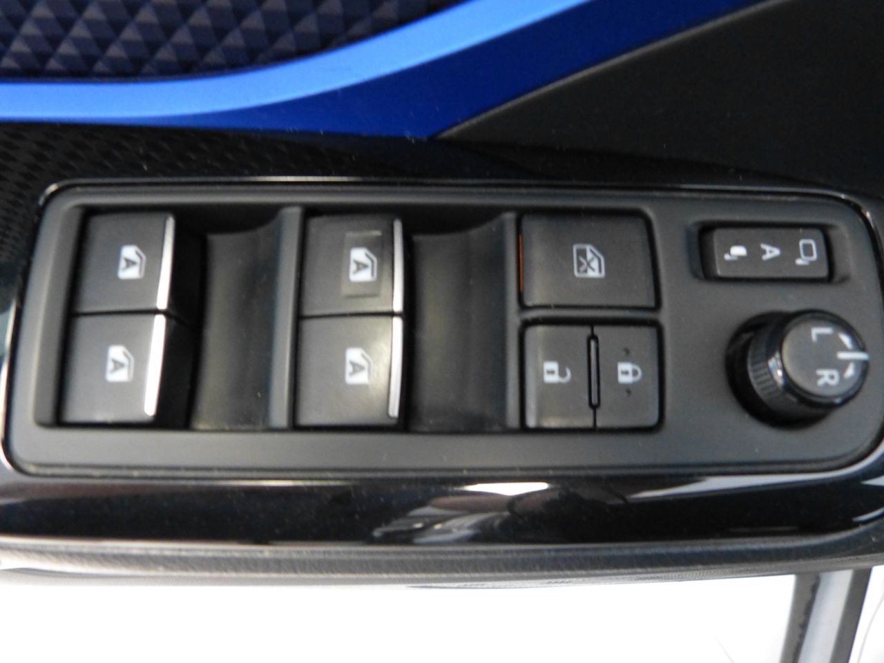 Toyota C-HR ADVANCE - Foto 30