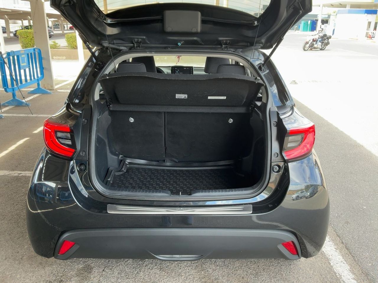 Toyota Yaris 5p 120H Active Tech - Foto 9