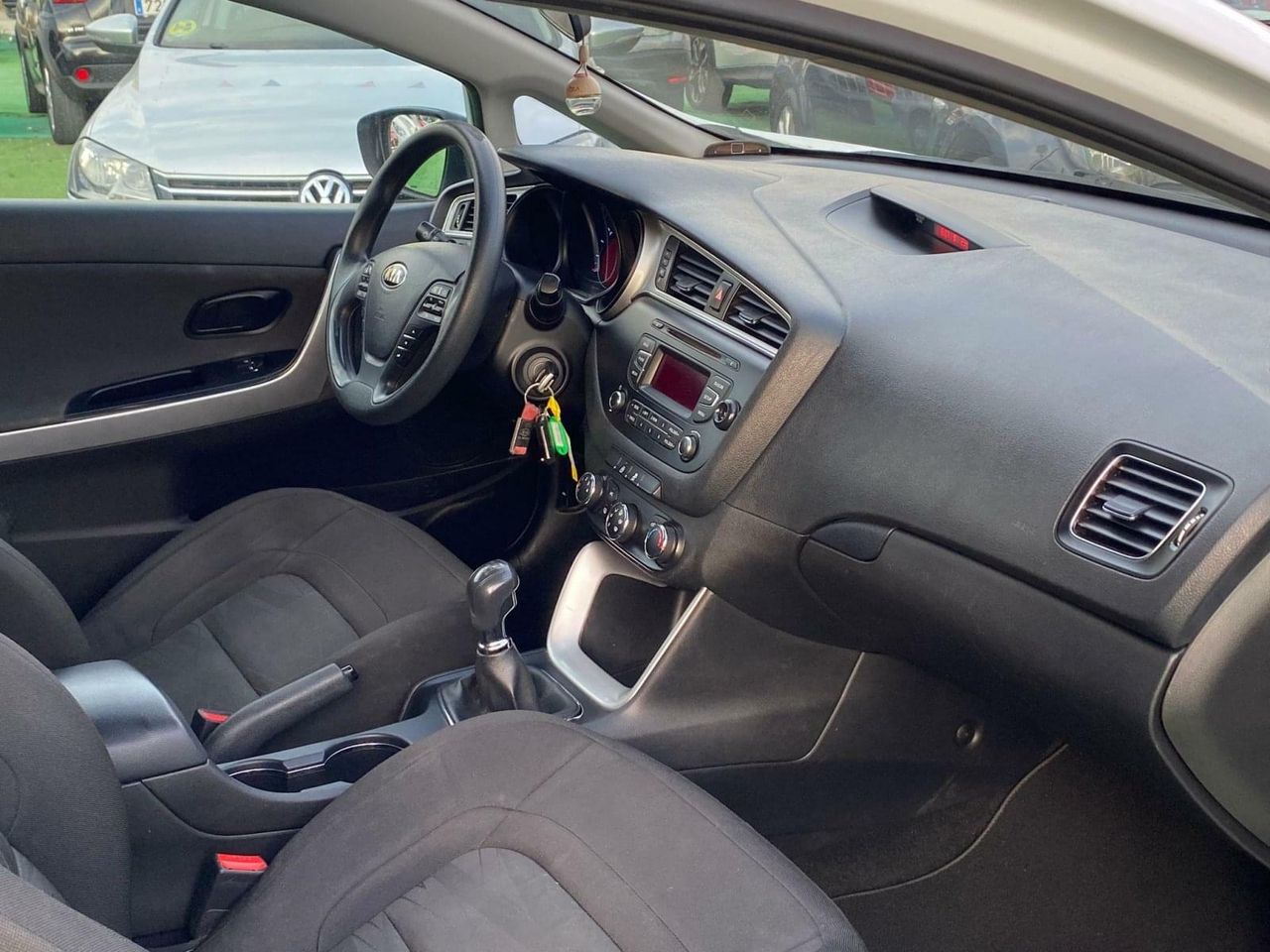 Kia Ceed 1.4 100CV - Foto 13