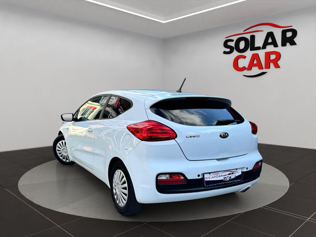 KIA CEED 1.4 100CV - Foto 20