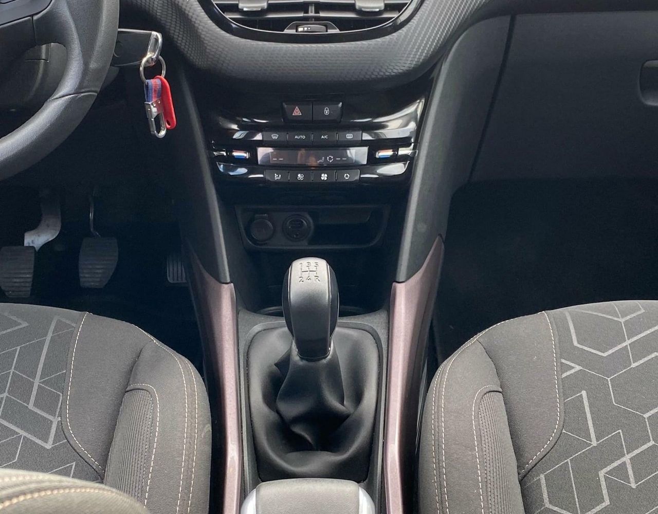 Peugeot 2008 Active 1.2 PureTech 110 SS - Foto 31