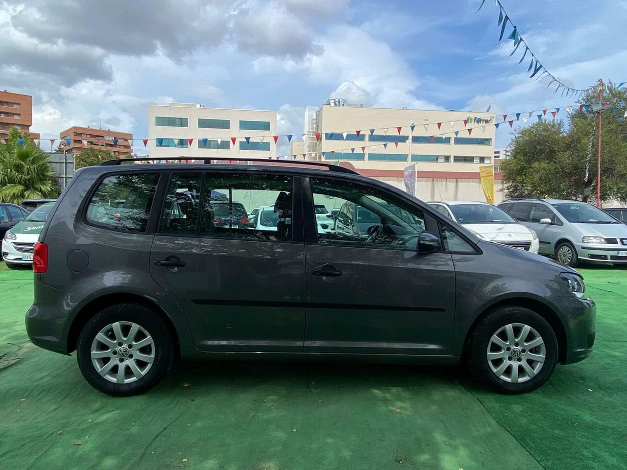 Volkswagen Touran 1.6 105CV - Foto 27