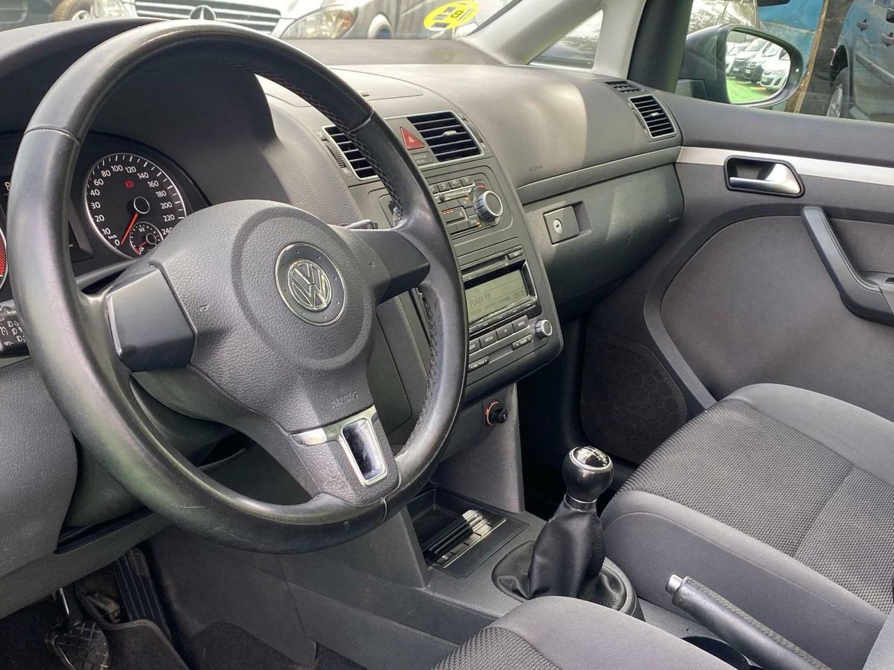 Volkswagen Touran 1.6 105CV - Foto 9
