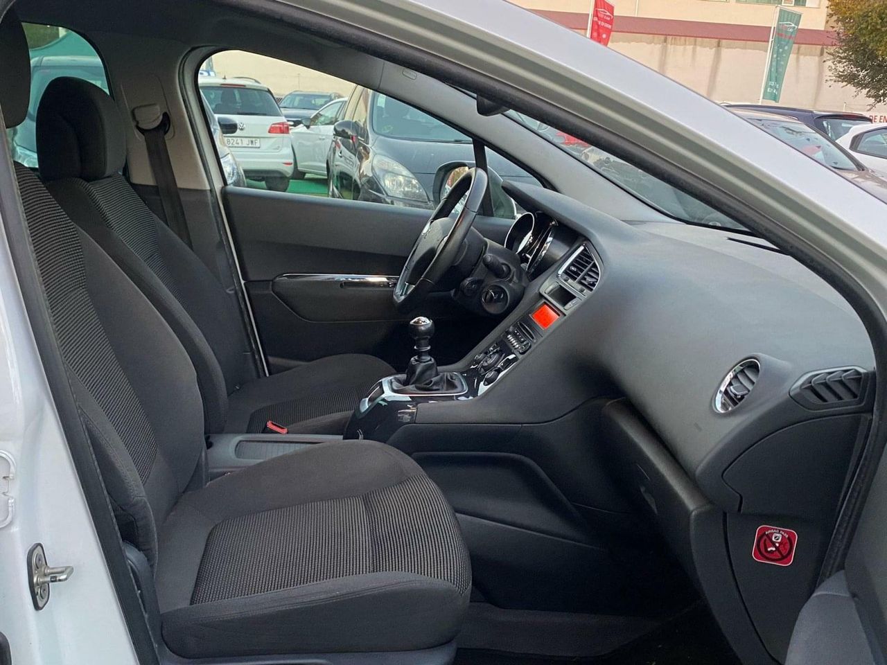 Peugeot 5008 1.6 120CV Active  BlueHDi 120 EAT6 - Foto 12
