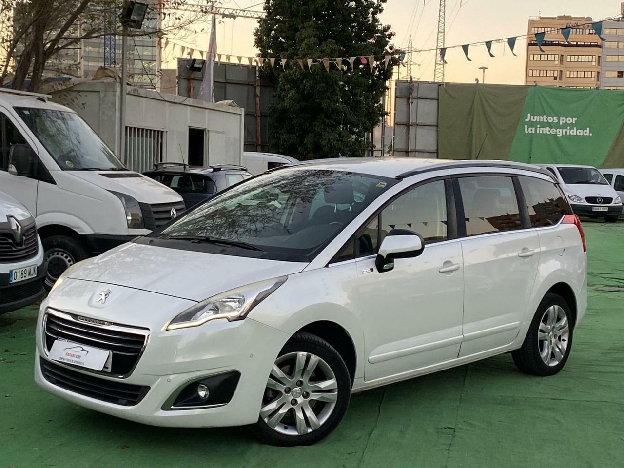 Peugeot 5008 1.6 120CV Active  BlueHDi 120 EAT6 - Foto 20