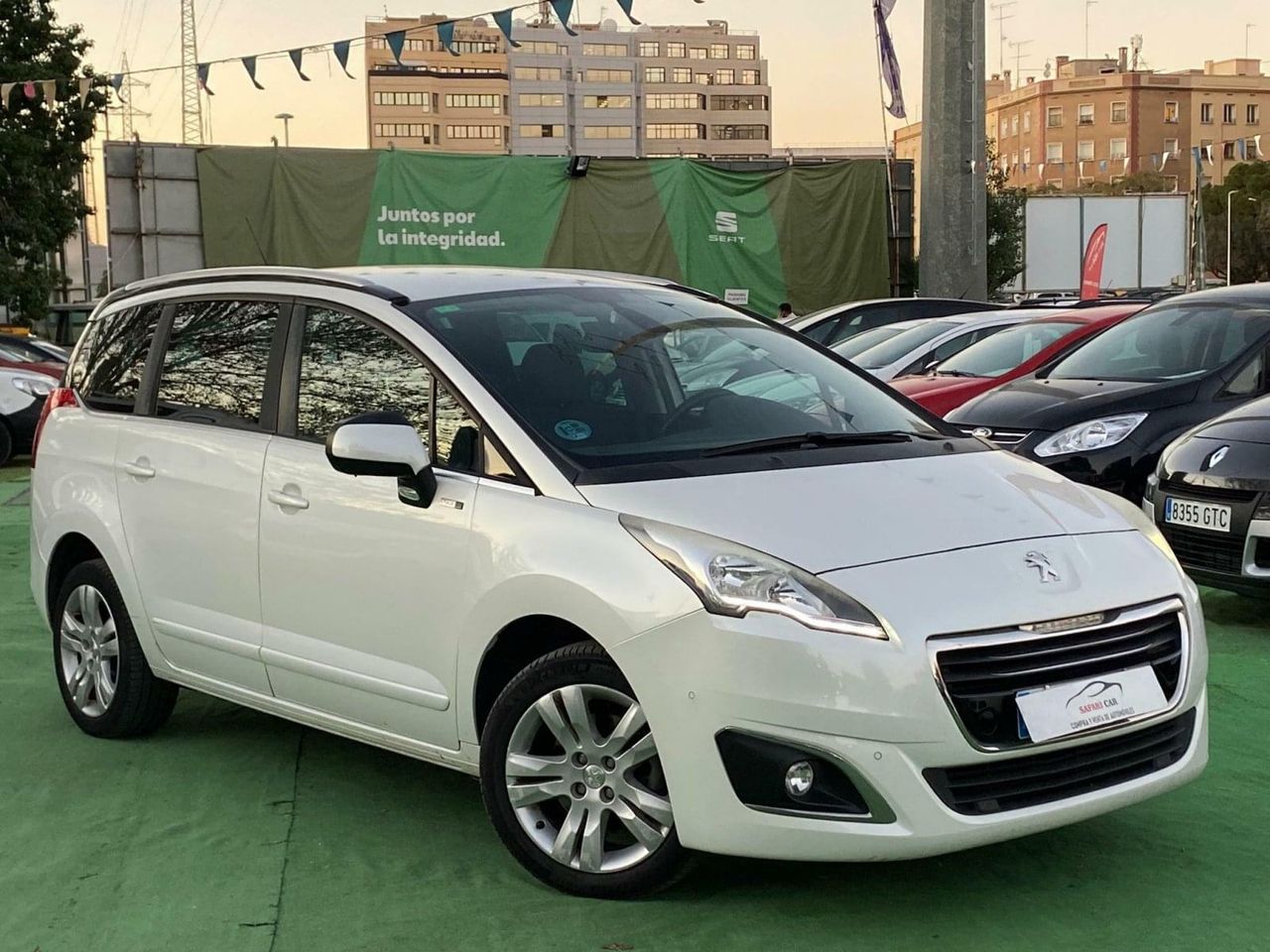 Peugeot 5008 1.6 120CV Active  BlueHDi 120 EAT6 - Foto 4