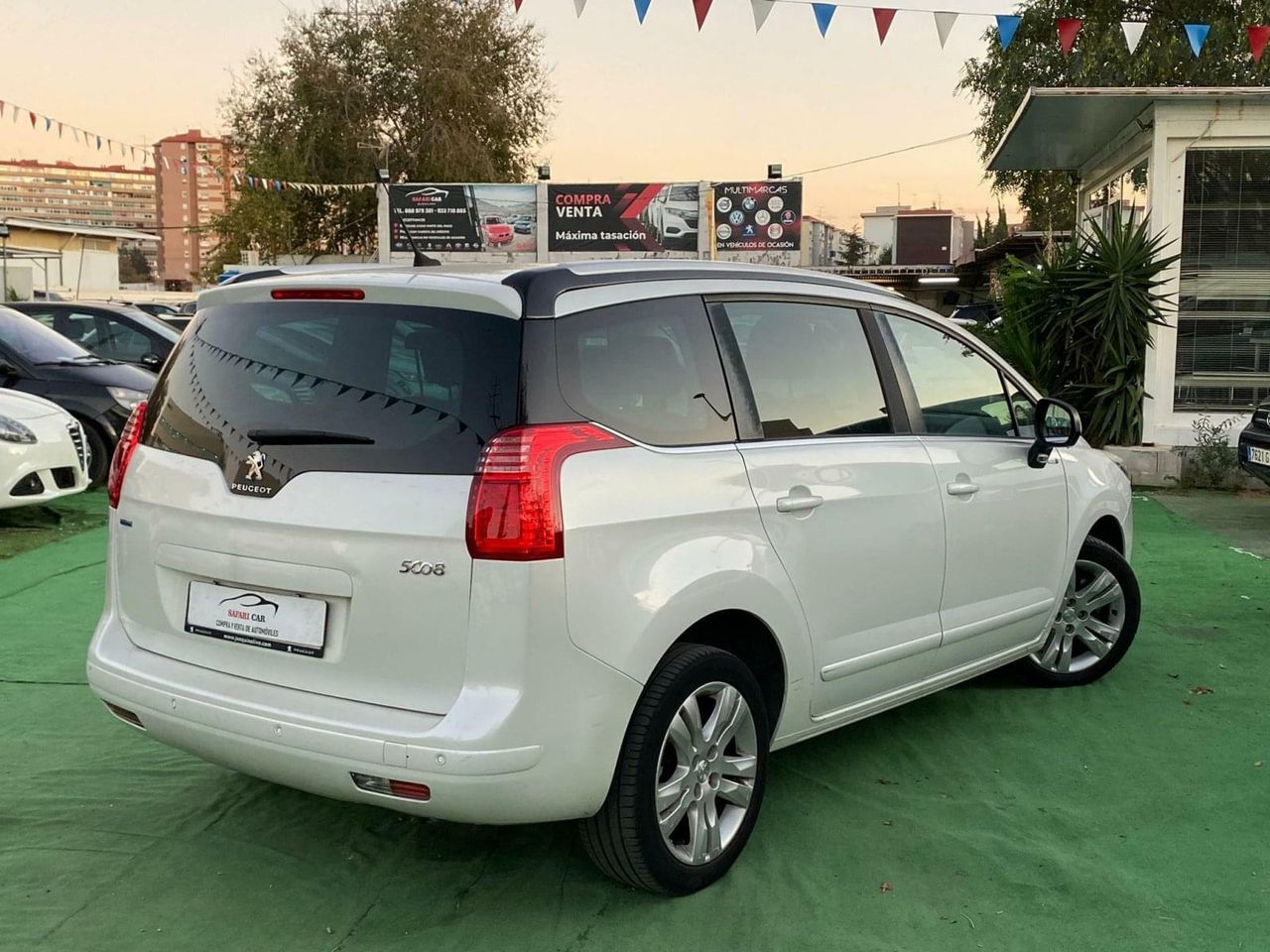 Peugeot 5008 1.6 120CV Active  BlueHDi 120 EAT6 - Foto 17