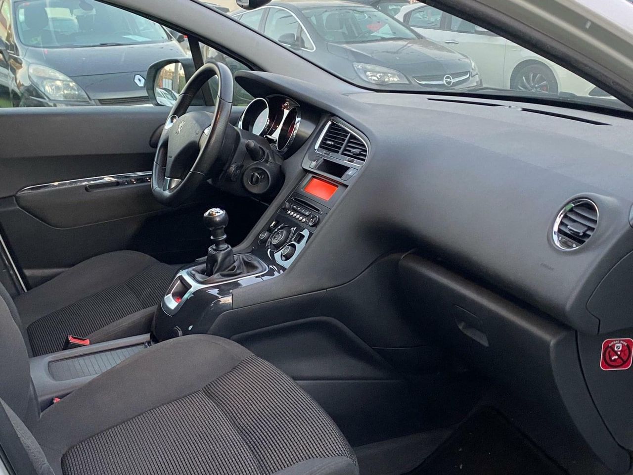 Peugeot 5008 1.6 120CV Active  BlueHDi 120 EAT6 - Foto 31