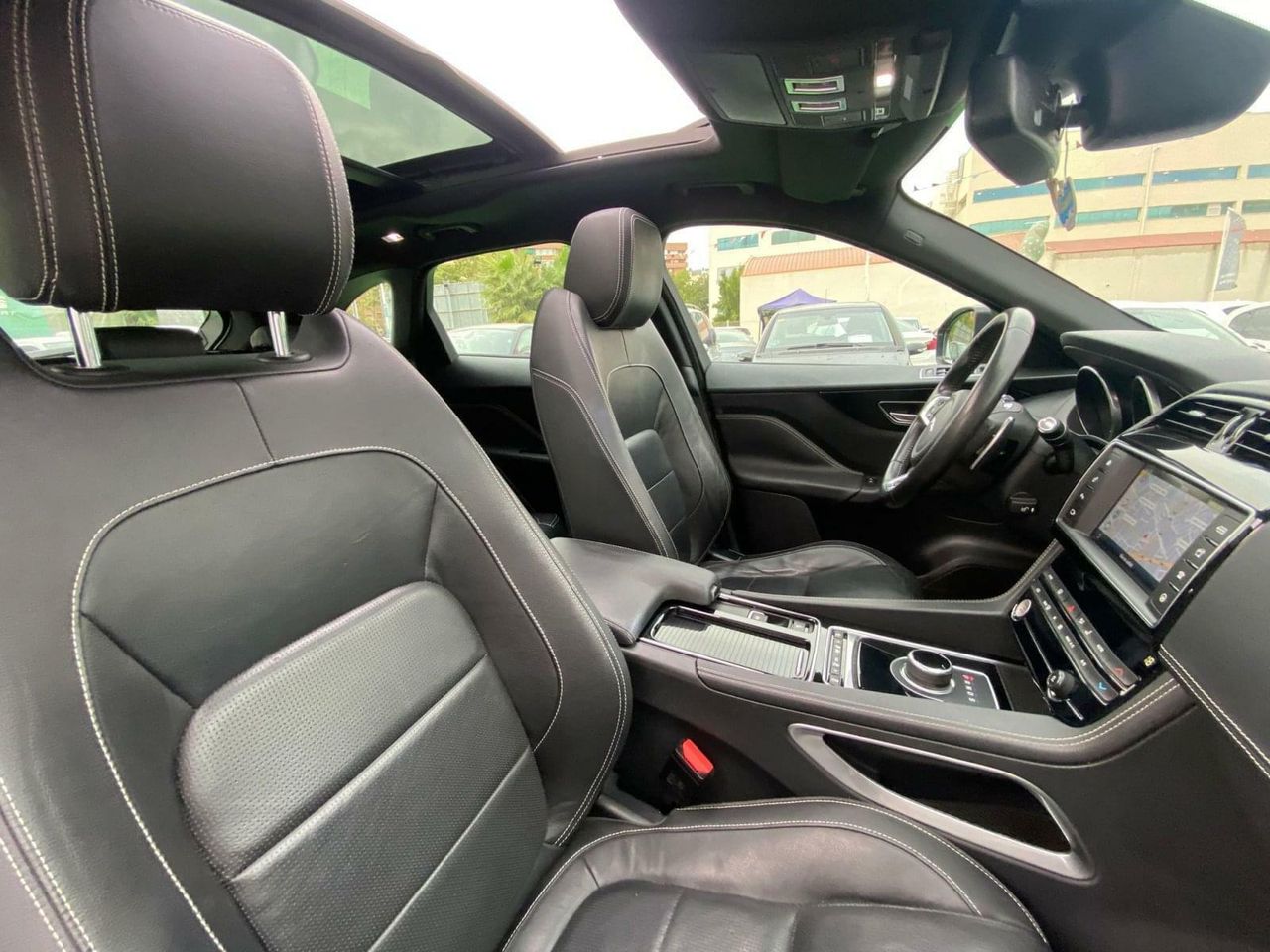 Jaguar F-Pace 2.0 240CV - Foto 16