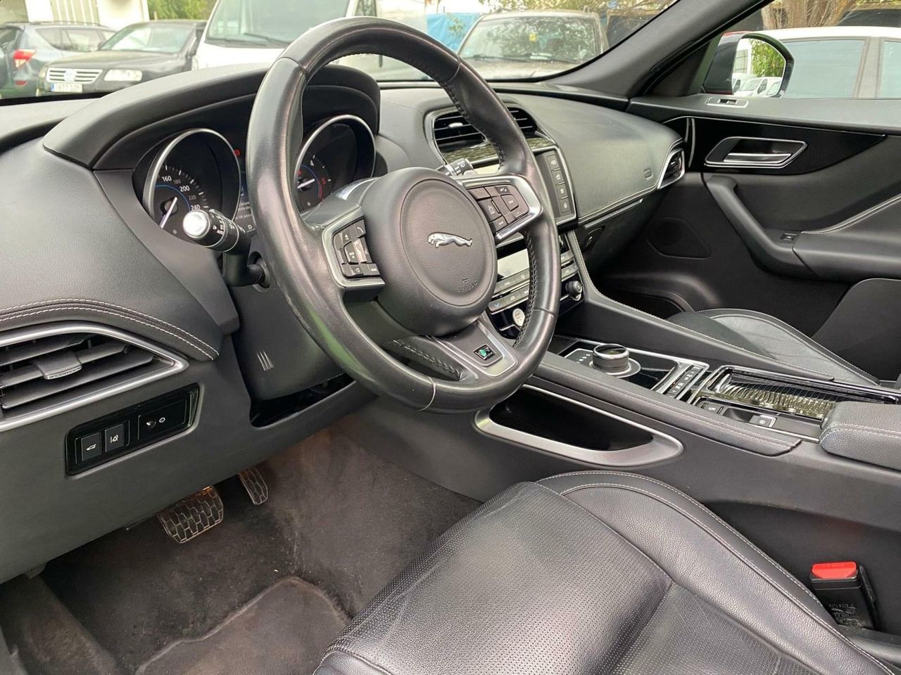 Jaguar F-Pace 2.0 240CV - Foto 11
