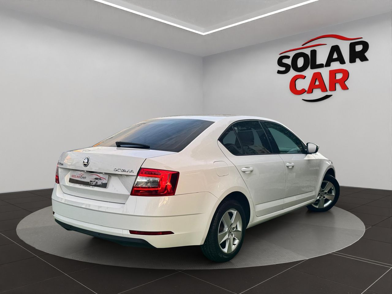 Skoda Octavia 1.6 TDI 85KW 115CV Ambition - Foto 24