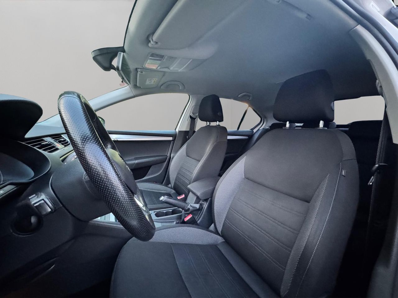 Skoda Octavia 1.6 TDI 85KW 115CV Ambition - Foto 9