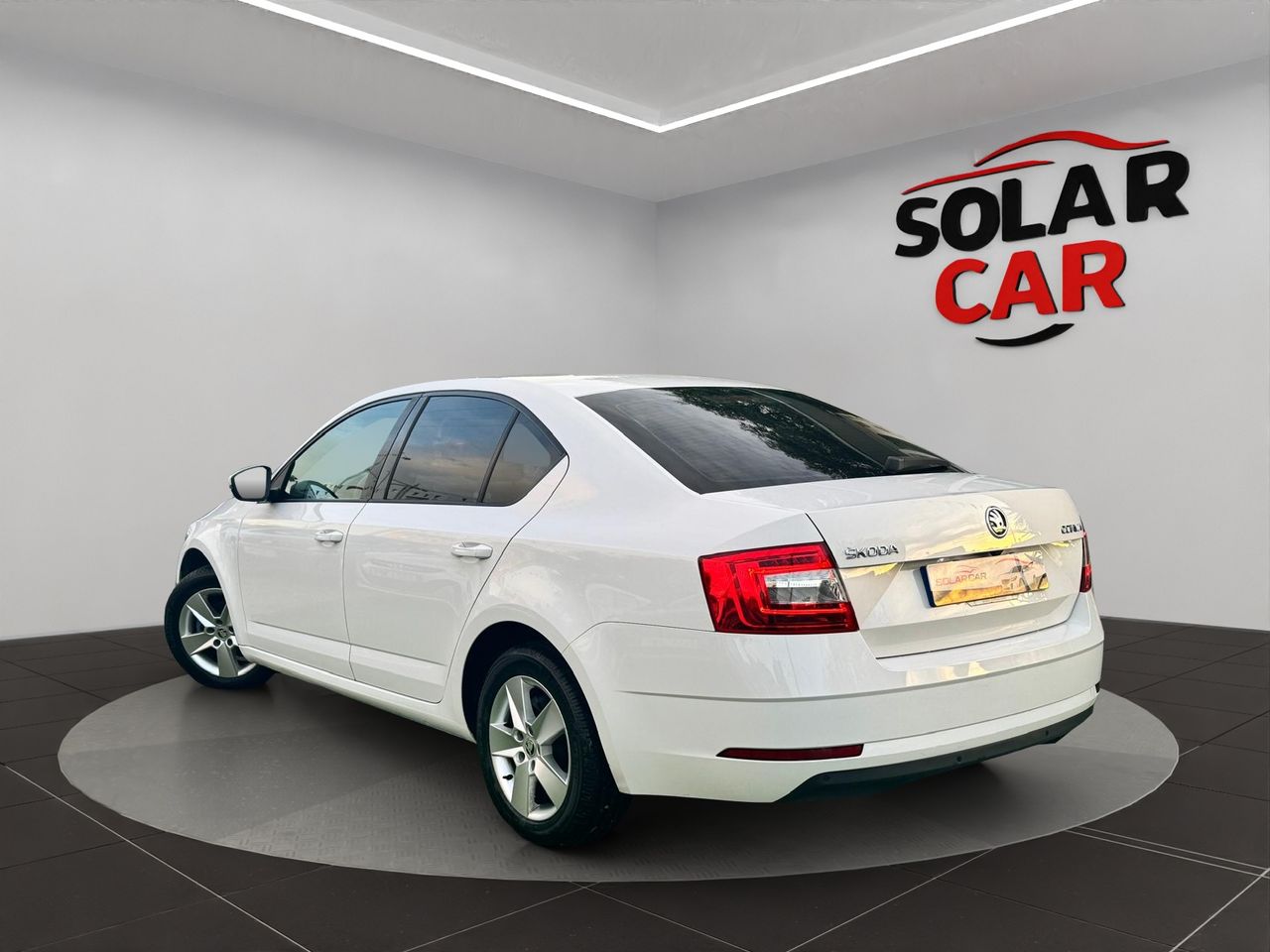 Skoda Octavia 1.6 TDI 85KW 115CV Ambition - Foto 25