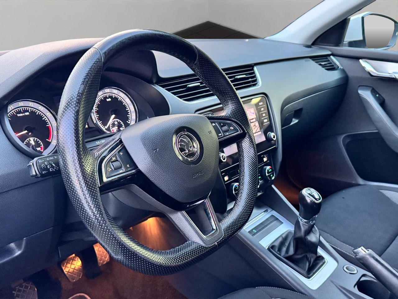 Skoda Octavia 1.6 TDI 85KW 115CV Ambition - Foto 8