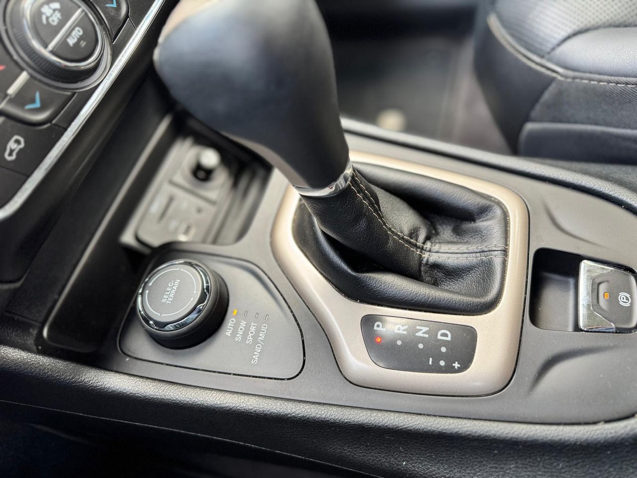 Jeep Cherokee JEEP Cherokee 2.2 CRD 147kW Limited Auto 4x4 AD2 - Foto 20