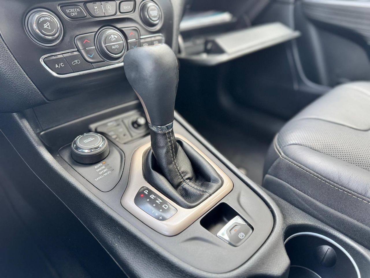 Jeep Cherokee JEEP Cherokee 2.2 CRD 147kW Limited Auto 4x4 AD2 - Foto 19