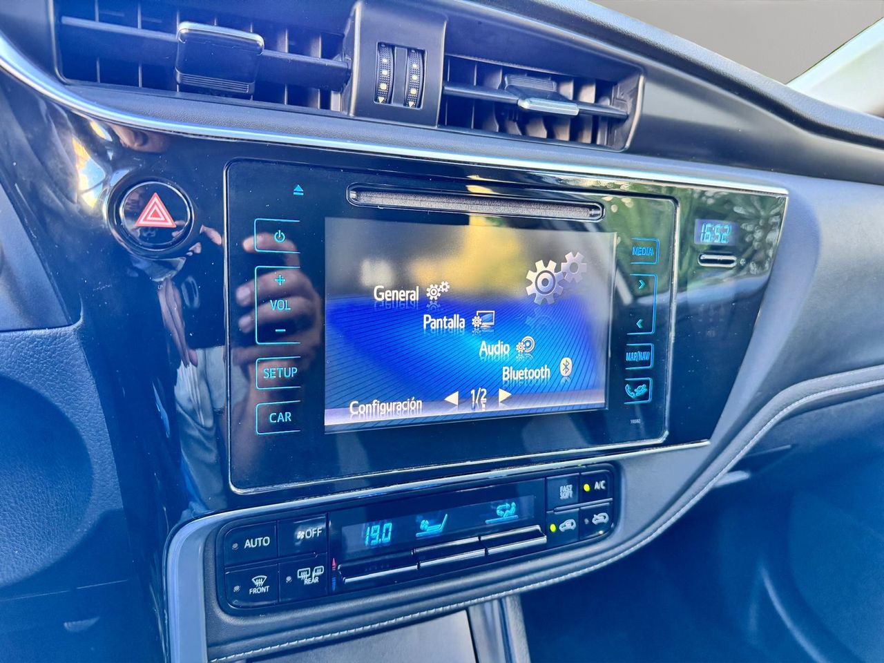 Toyota Auris 1.4 90D Active - Foto 14