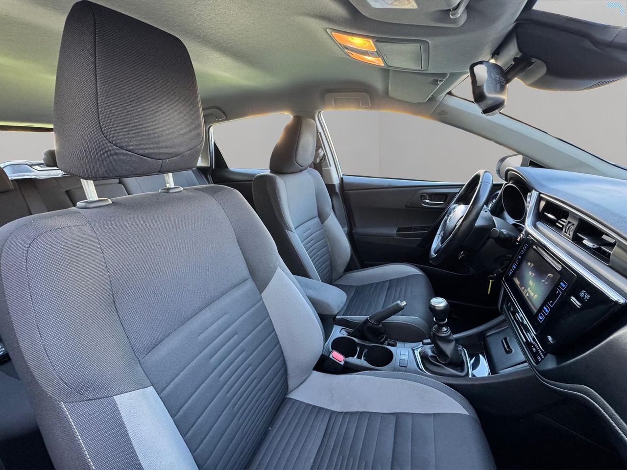 Toyota Auris 1.4 90D Active - Foto 12